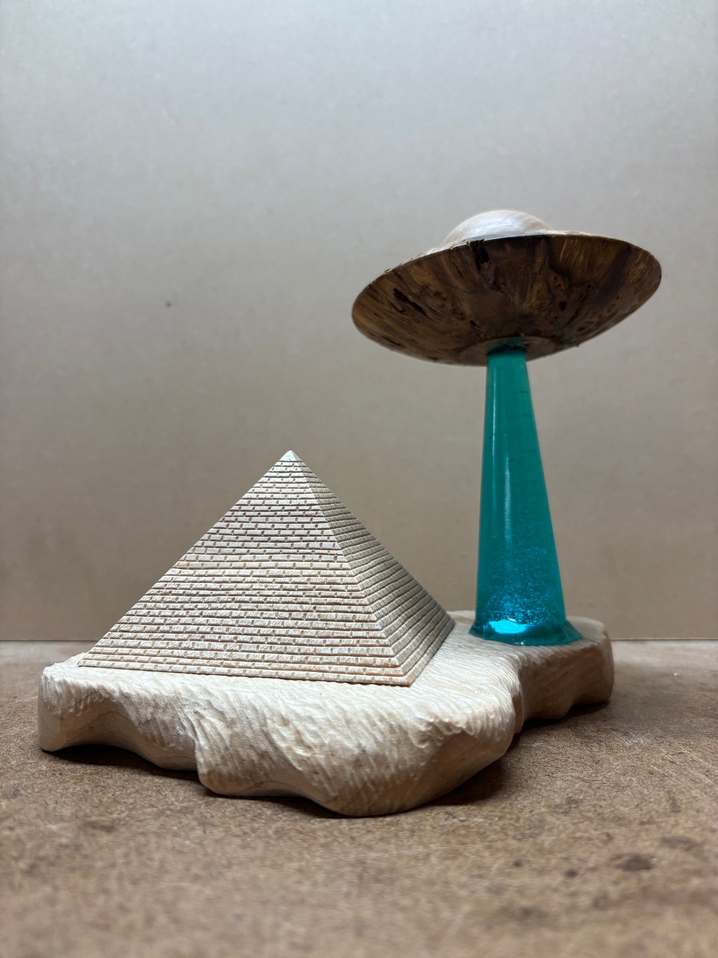 Burly UFO over Giant Pyramid