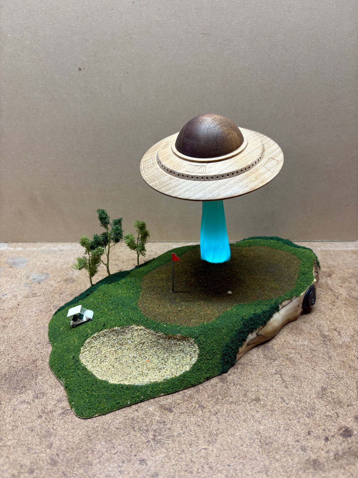 UFO makes Par