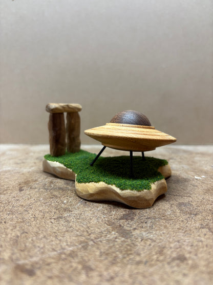 UFO visits Stonehenge