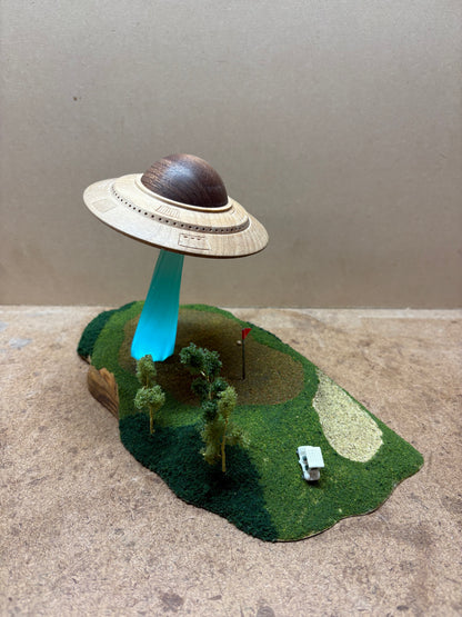 UFO makes Par
