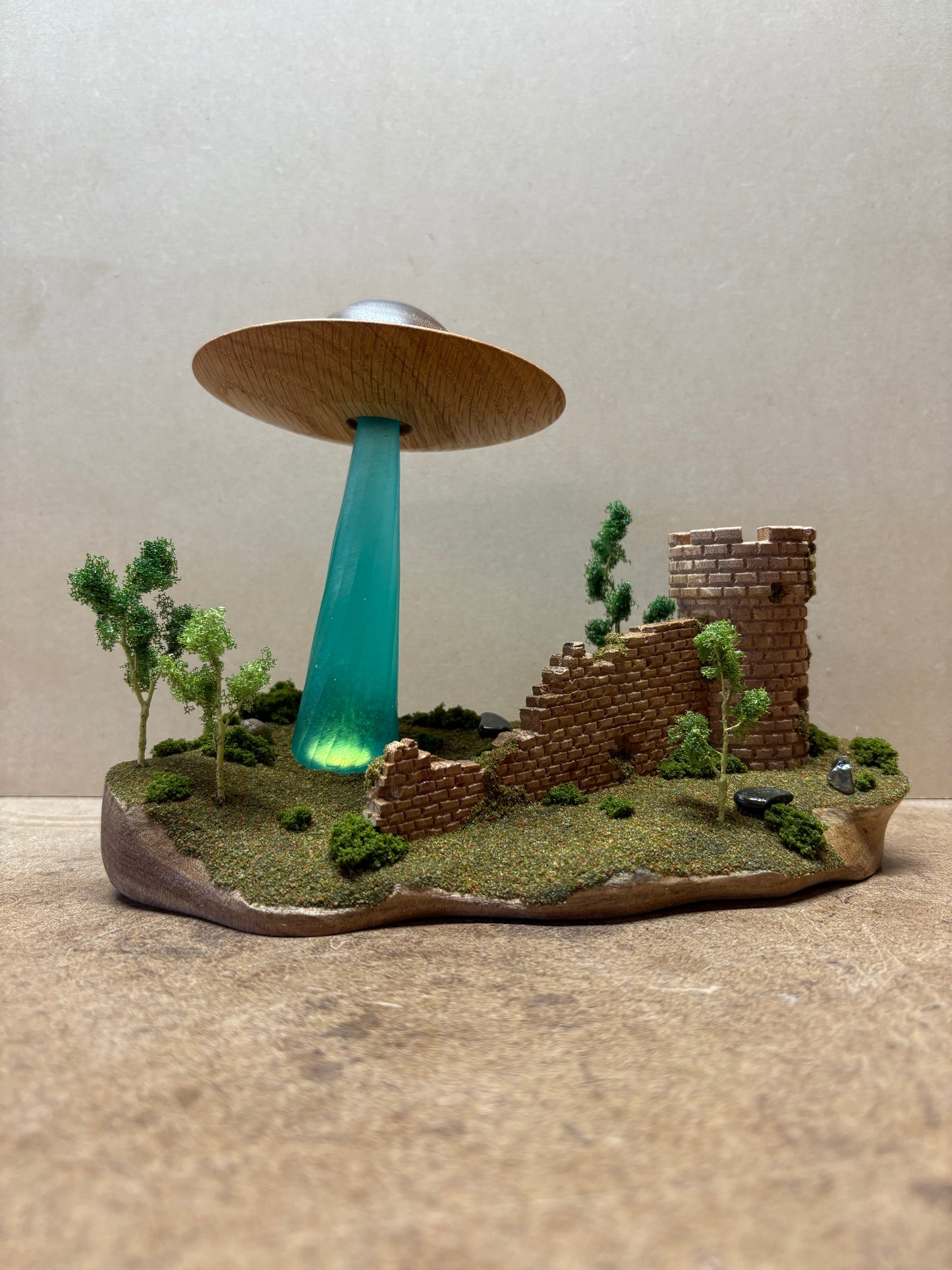 Castle Wall UFO (1/2)