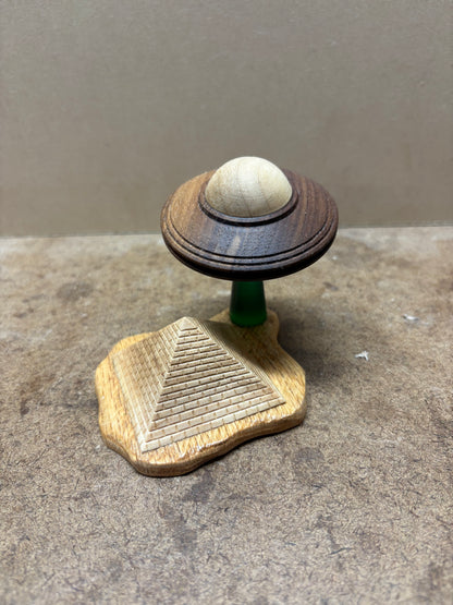 UFO visits the Pyramids