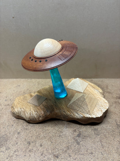 Saucers over Giza