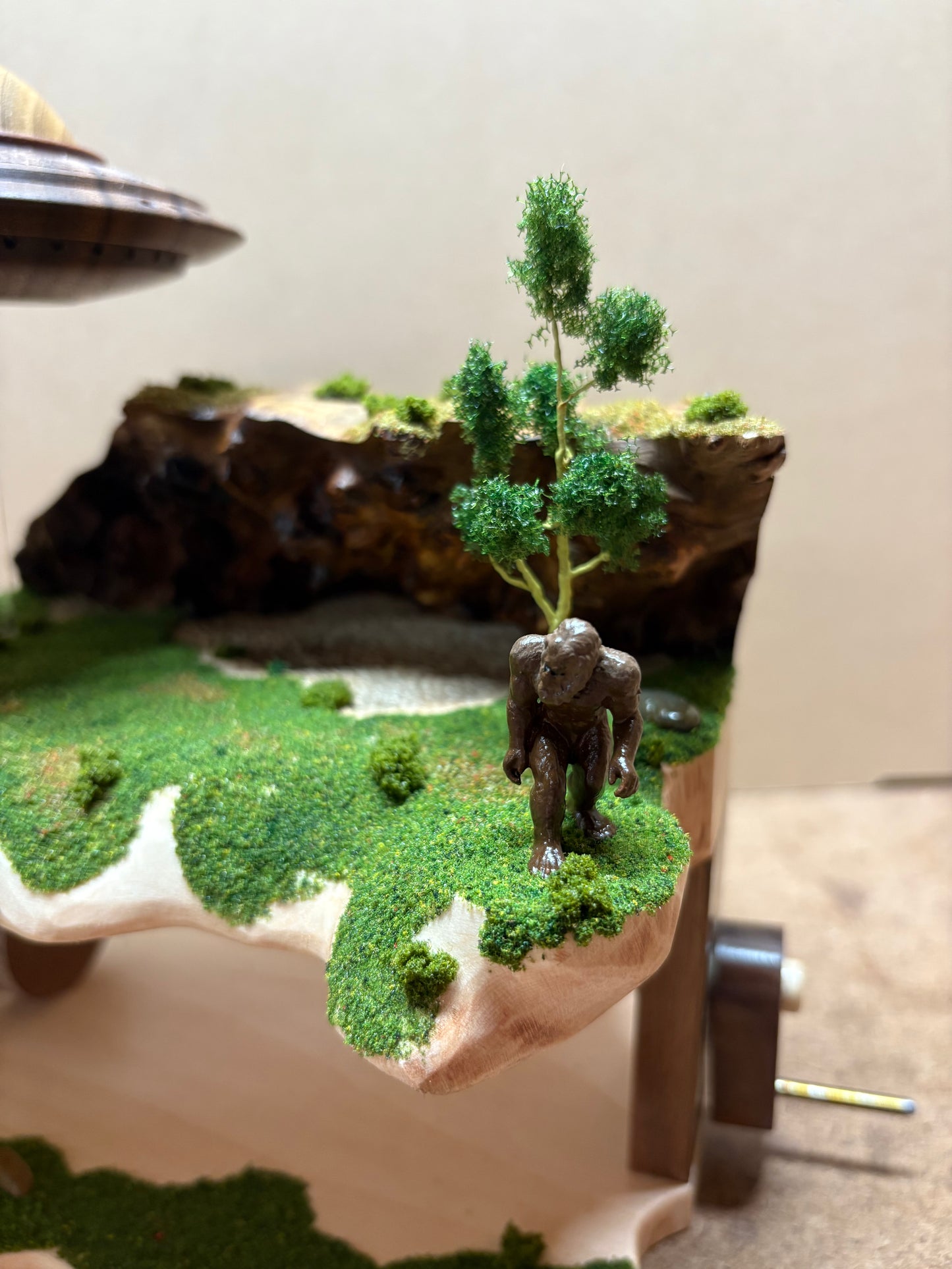 Mechanical “Bigfoot’s Cavern” UFO