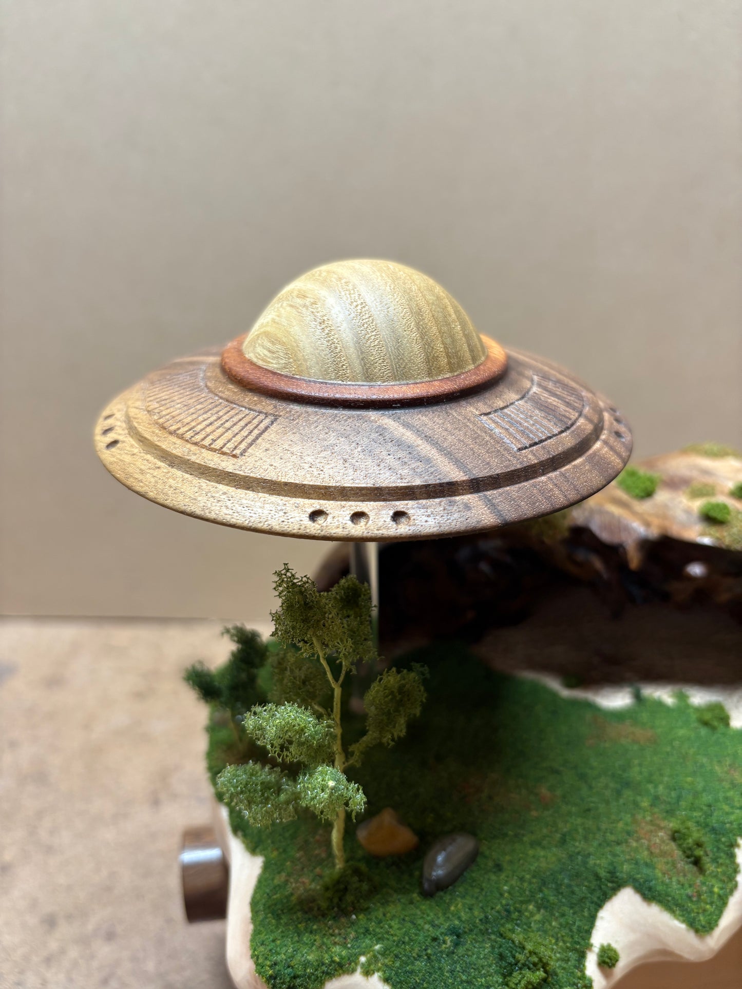 Mechanical “Bigfoot’s Cavern” UFO