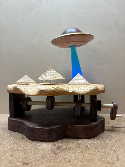 Mechanical UFO over the Pyramids