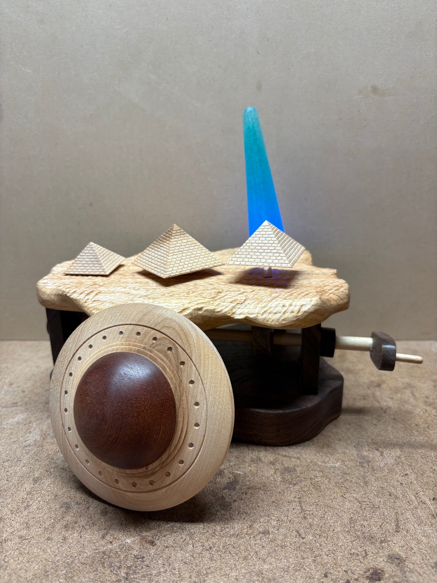 Mechanical UFO over the Pyramids
