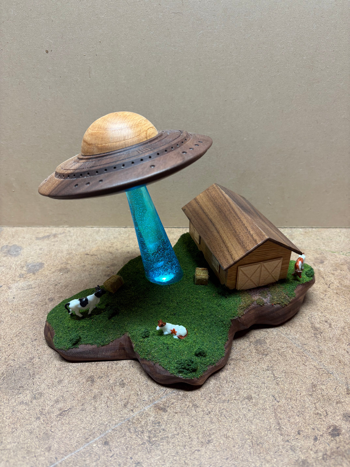 Aliens over the Farm, Moo!