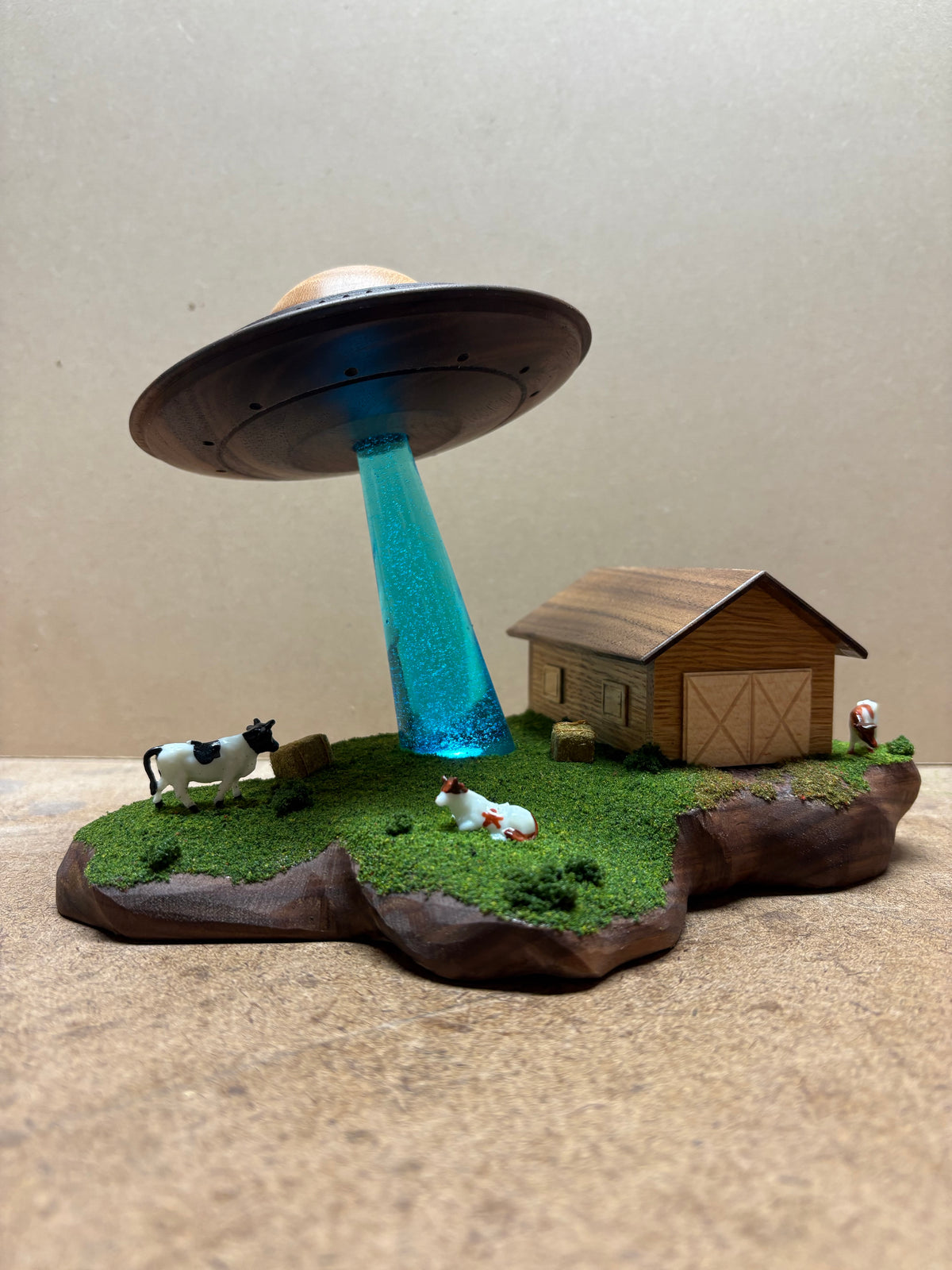 Aliens over the Farm, Moo!
